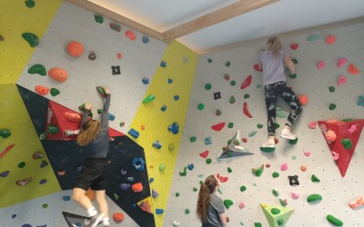 Čtvrťáci zkouší sportovní lezení