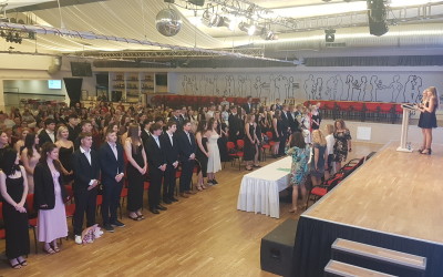 Absolventi Obchodní akademie Pardubice slavnostně převzali svá vysvědčení