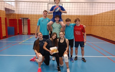 Vánoční volejbalový turnaj vyhrála třída 2. A