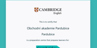 První úspěšný krok k maturitě: 58 cambridgeských certifikátů předáno